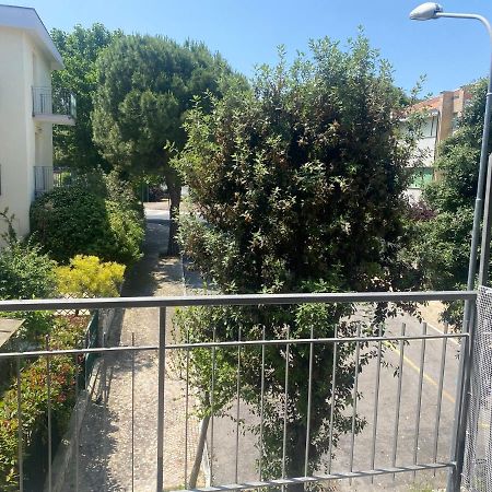 Via Pesaro A/C Apartment Марчели Екстериор снимка