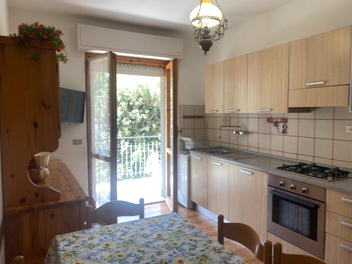 Via Pesaro A/C Apartment Марчели Екстериор снимка