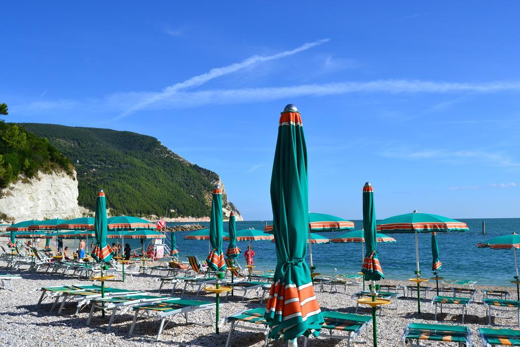 Via Pesaro A/C Apartment Марчели Екстериор снимка